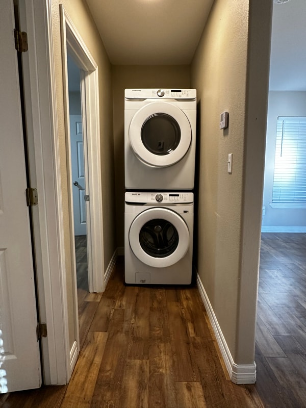 Building Photo - 548 Dixon Dr