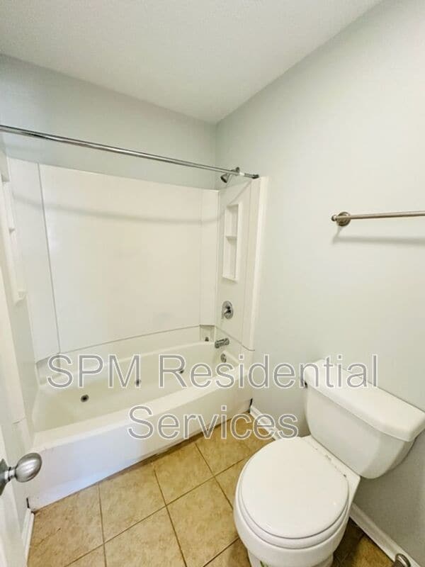 Building Photo - 1811 Savannah Ct