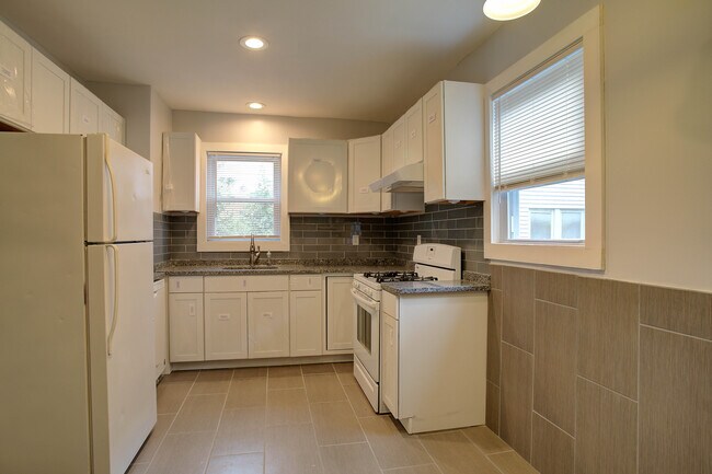 Building Photo - 123 Warren Ave