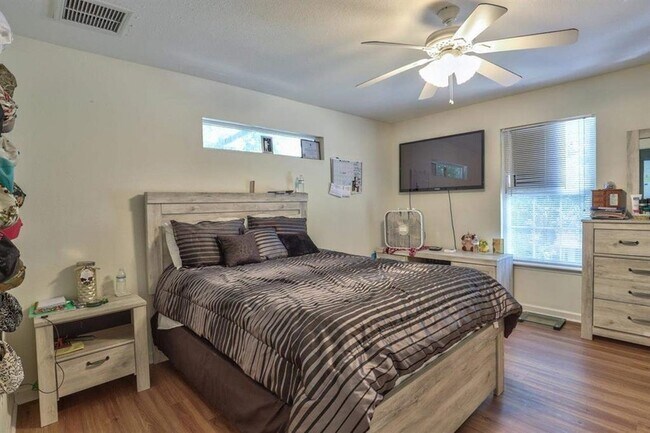 Building Photo - 924 Ashburn Dr