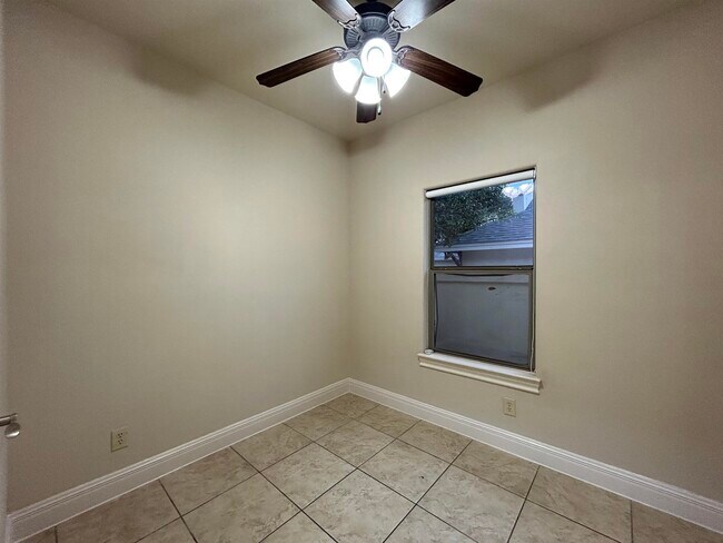 Building Photo - 3335 Hagen Lp