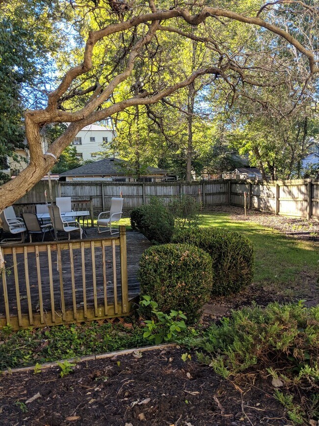 Building Photo - 3 Bedroom, 1.5 bath Home: Available July 2026!