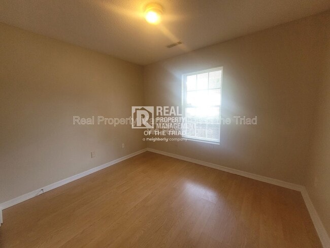 Building Photo - 153 Westmont Dr