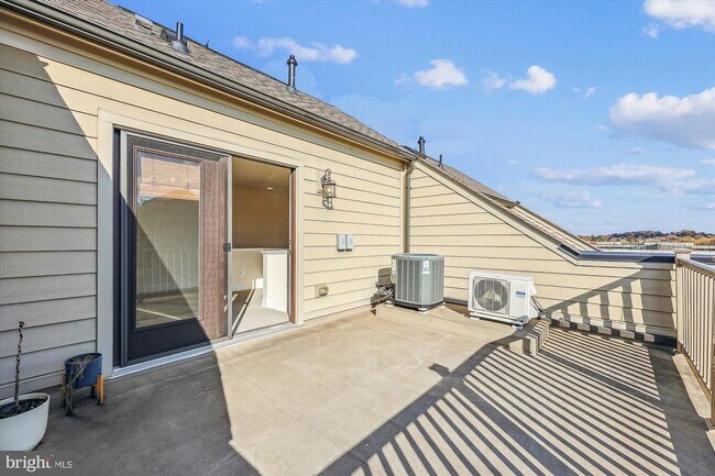 Building Photo - 4709 Van Buren St