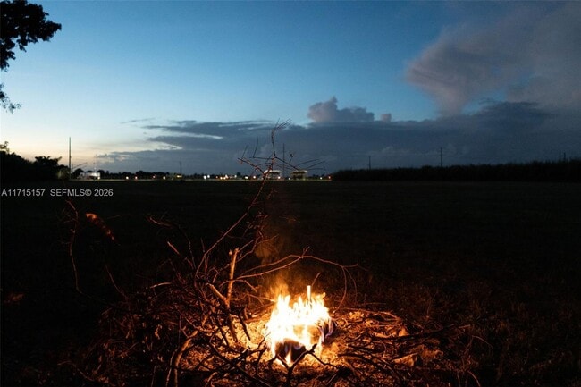 Building Photo - 3640 SW 22nd St