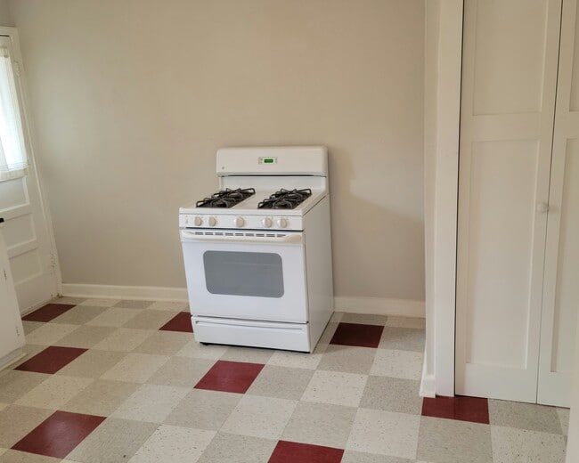 Building Photo - 1528 Steves Ave