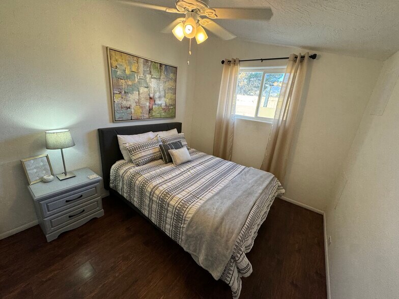 Queen bedroom - 240 S 12th St