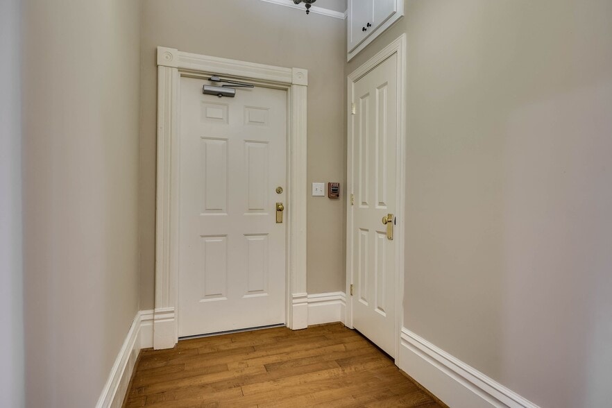 Building Photo - 929 Broad St