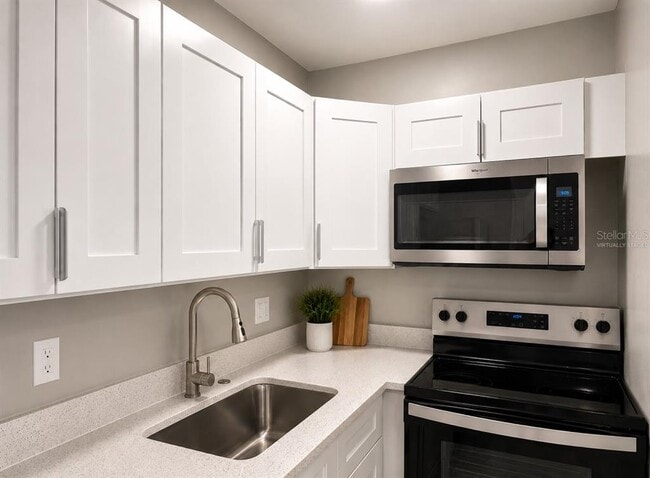Building Photo - 9160 Lake Chase Island Way