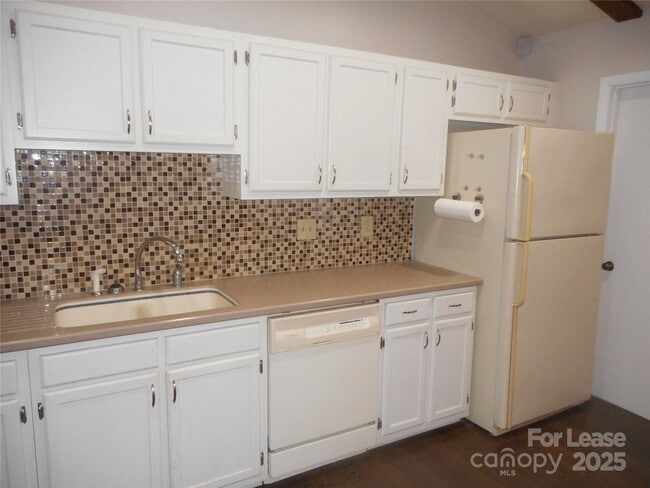 Building Photo - 10749 Colony Woods Dr