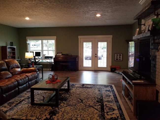 Building Photo - 343 Meadowview Dr