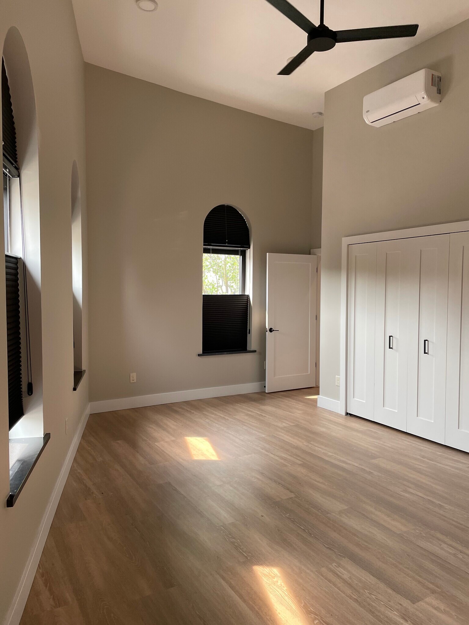 Master Bedroom (South) - 106 W Middle St