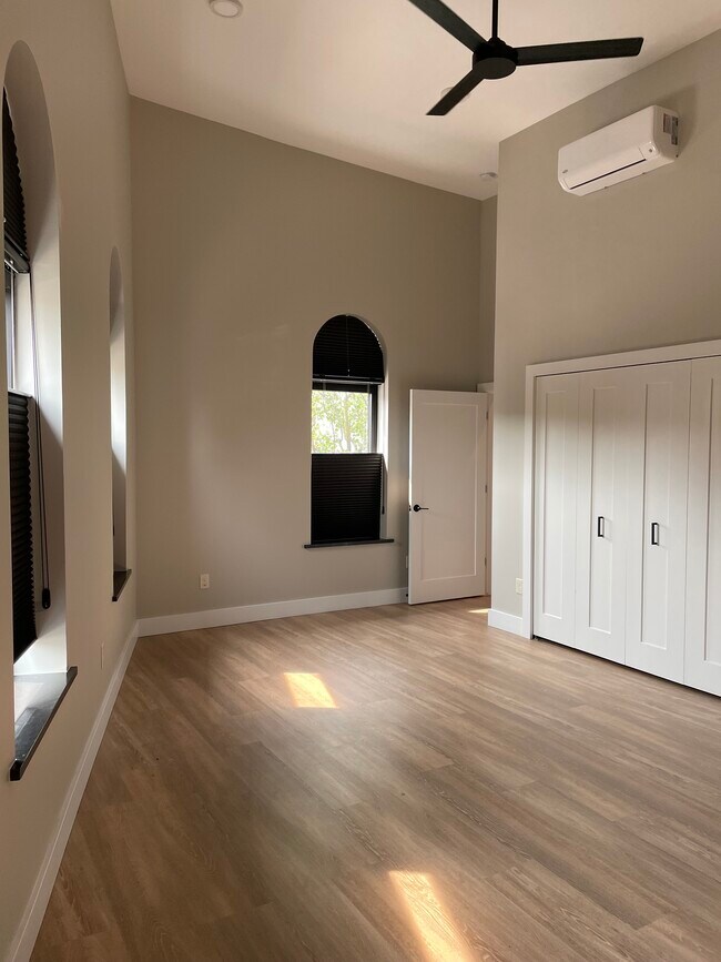 Master Bedroom (South) - 106 W Middle St
