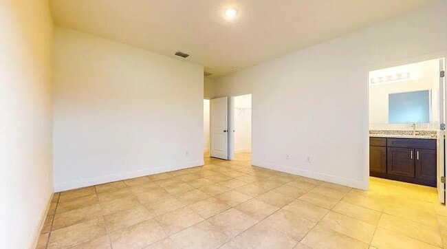 Building Photo - 2343 W Swanson Dr