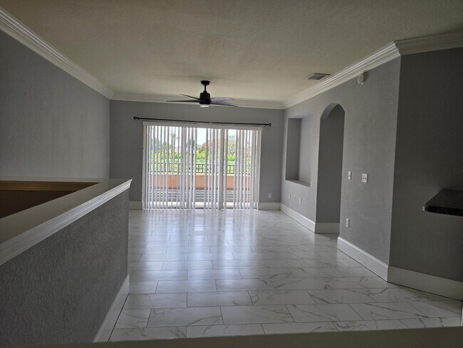 Building Photo - 504 Belmont Pl