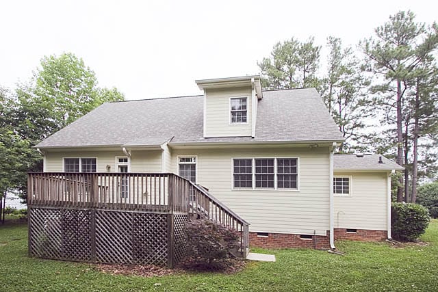 Building Photo - Inviting 3 Bed / 2.5 Bath Home Featuring Main Level Suite