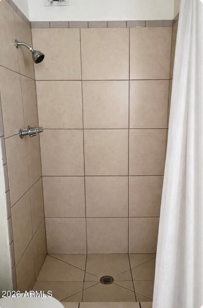 Building Photo - 2022 W Eugie Ave