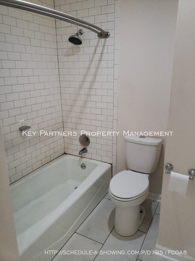 Building Photo - 8620 W 117th - SPACIOUS and Updated!