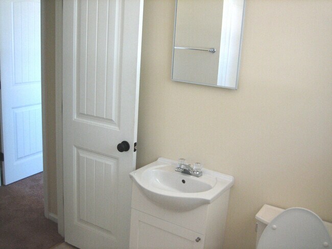 Building Photo - NICE TWO BEDROOM HOUSE