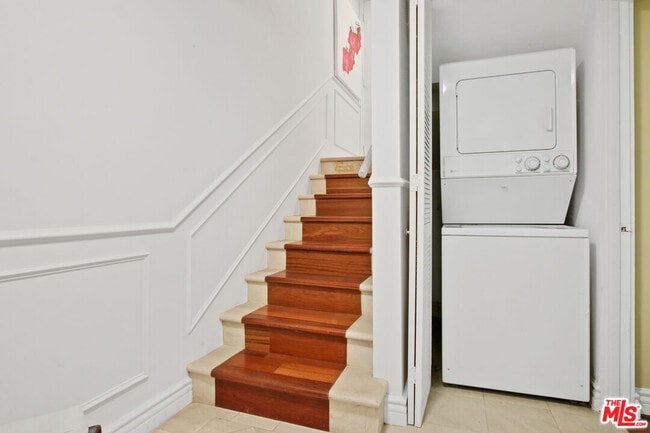 Building Photo - 9303 Burton Wy