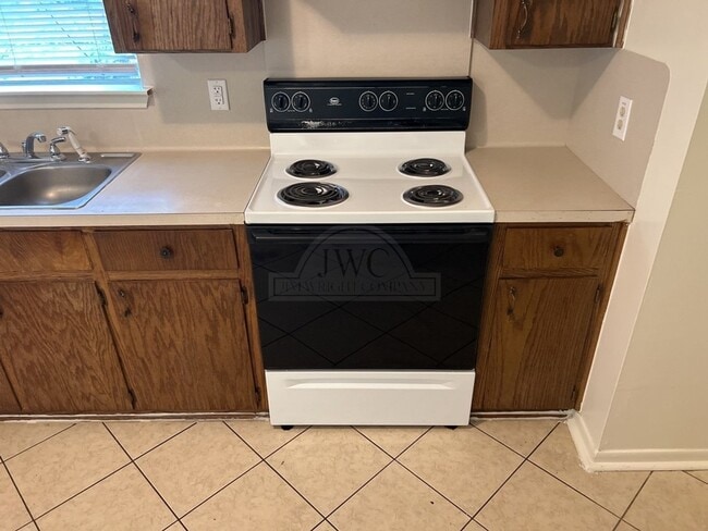 Building Photo - 1811 Janis Dr