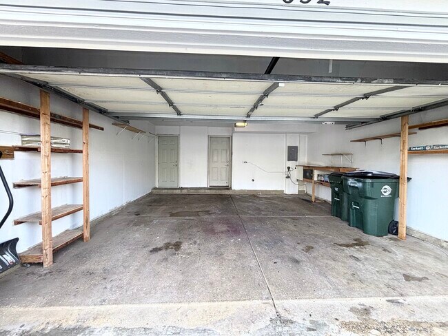 Building Photo - 652 Lincoln Station Dr