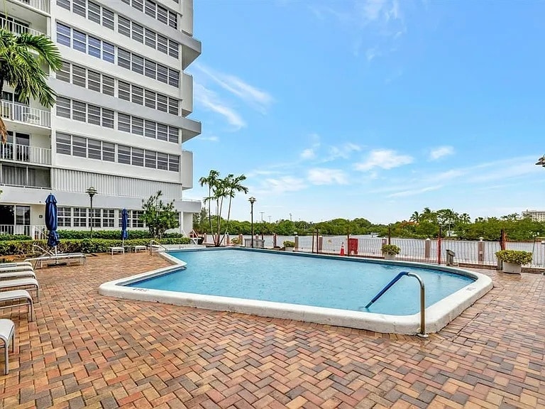 Building Photo - 1170 N Federal Hwy