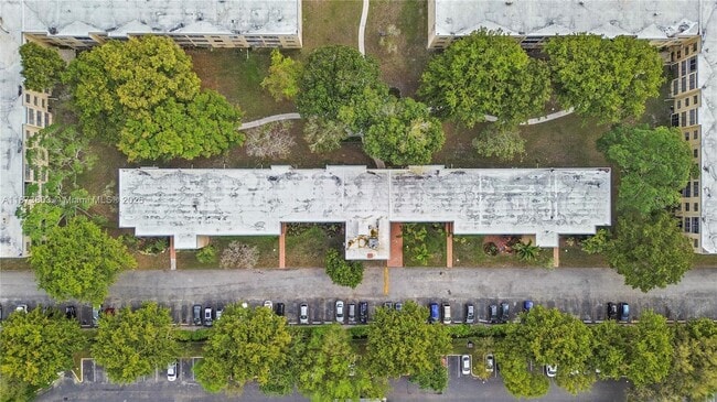 Building Photo - 300 Berkley Rd