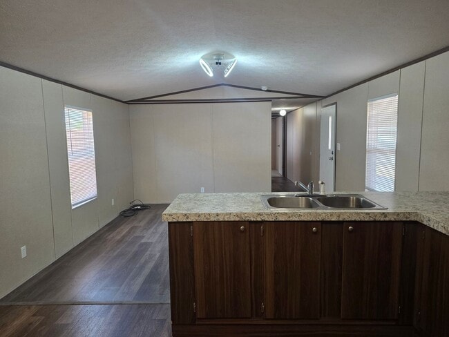 Building Photo - Cute, Clean & Affordable 3 Bed / 2 Bath Home in Central Bullhead City!