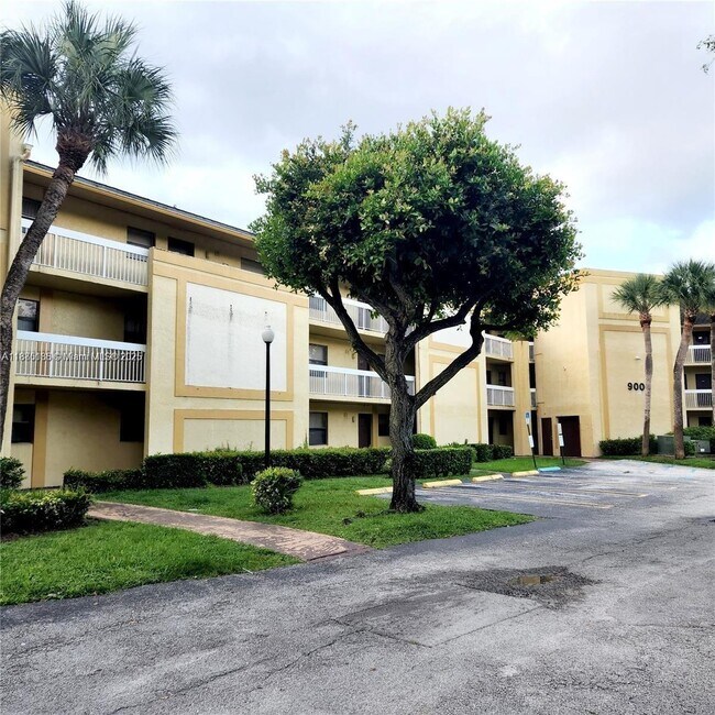 Building Photo - 9000 NW 28th Dr