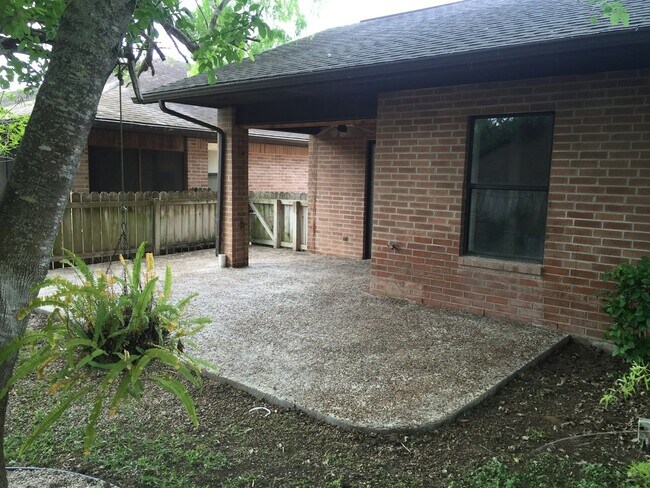 Building Photo - 6212 NW King Arthur Ct