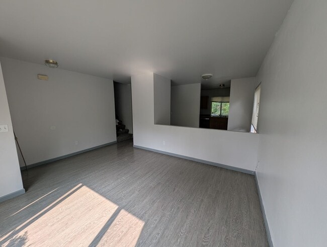 Building Photo - Tri Level, 3 Bedroom For Rent in Port Orchard - Available June 25th!