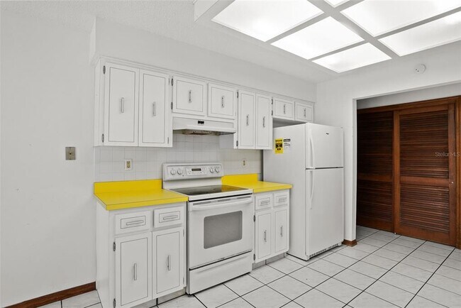 Building Photo - 241 Dartmouth Ave