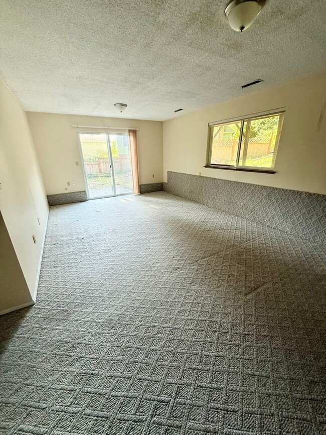 Building Photo - Silverdale Area Home.