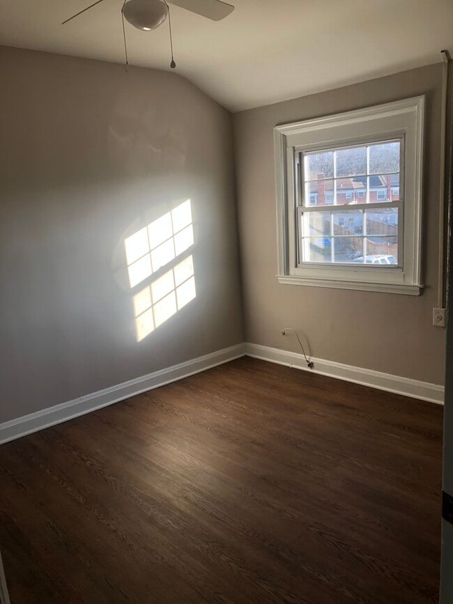 Building Photo - 3 Bedroom townhouse in Baltimore County Middlesex