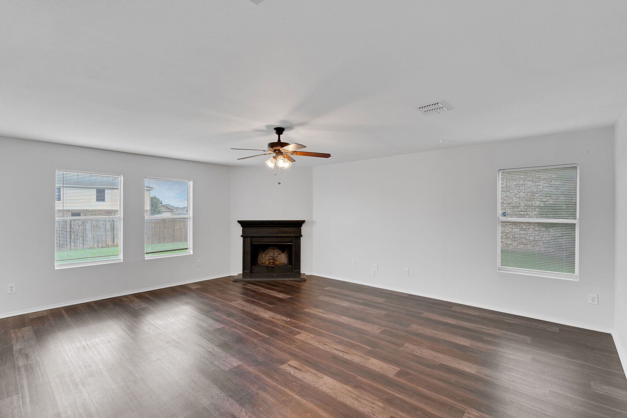 Building Photo - 1205 Saltgrass Dr