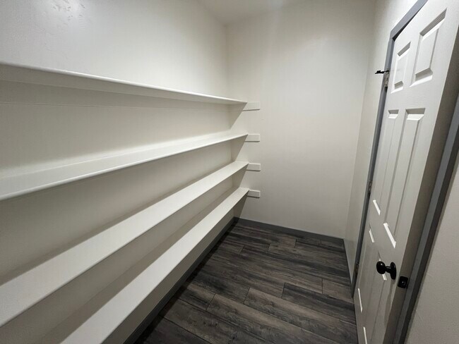 Building Photo - 004