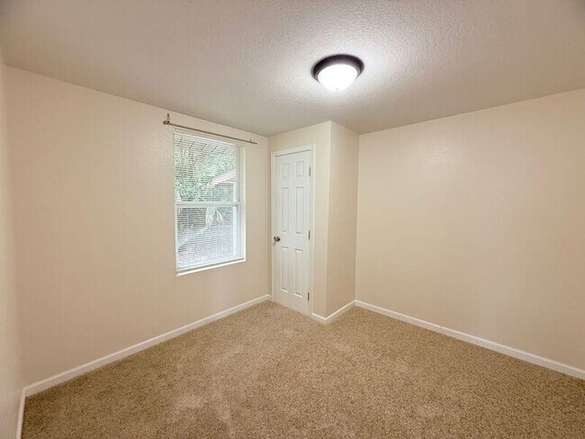 Building Photo - 1300 W Intendencia St