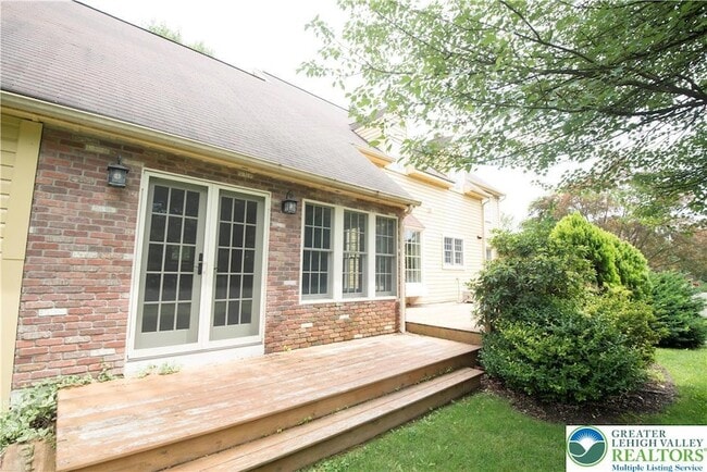 Building Photo - 1528 Wethersfield Dr