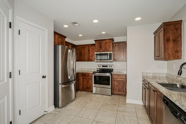 Building Photo - 1415 Chase Cv