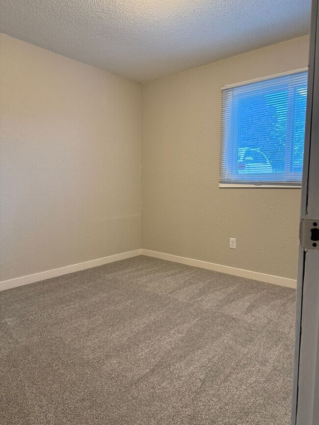 Building Photo - Duplex 82xx Zane Court