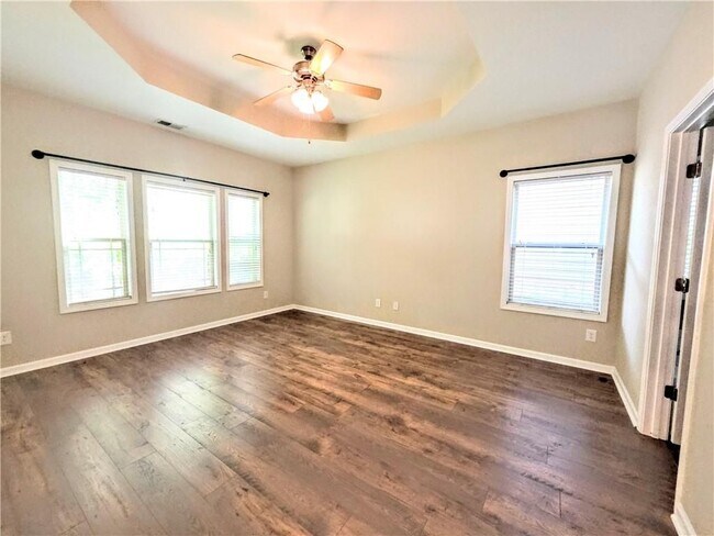 Building Photo - 113 Macalester Dr