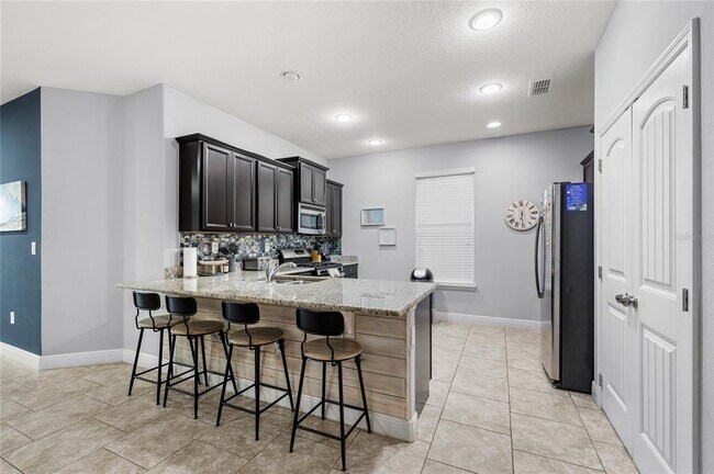 Building Photo - 5376 Oakbourne Ave