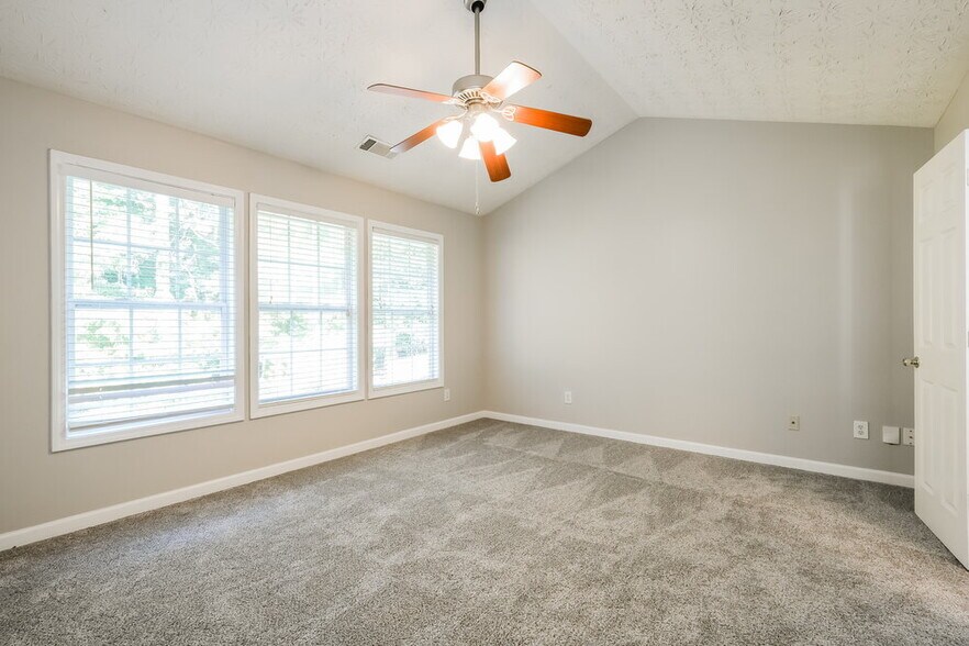 Building Photo - 6739 Island Pointe Dr