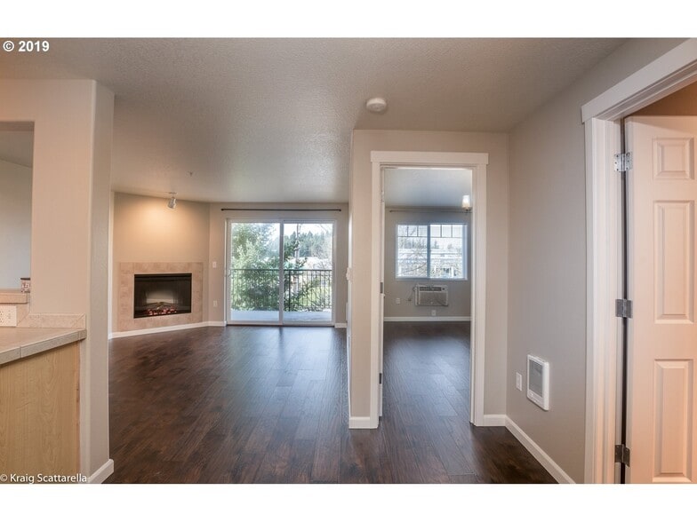 Living and BR entrance - 720 NW 185th Ave