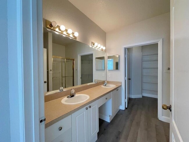 Building Photo - 3349 S Kirkman Rd