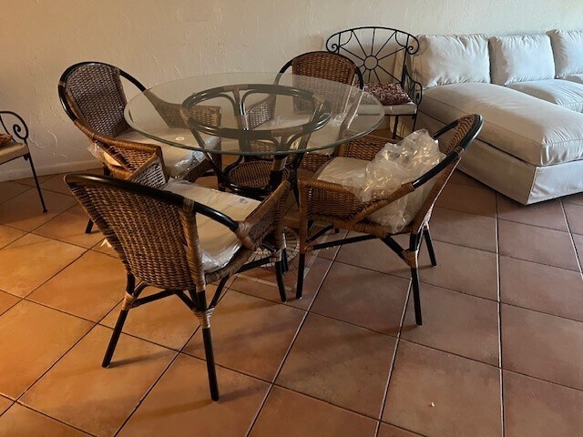 Building Photo - 1650 Pine Tree Ln