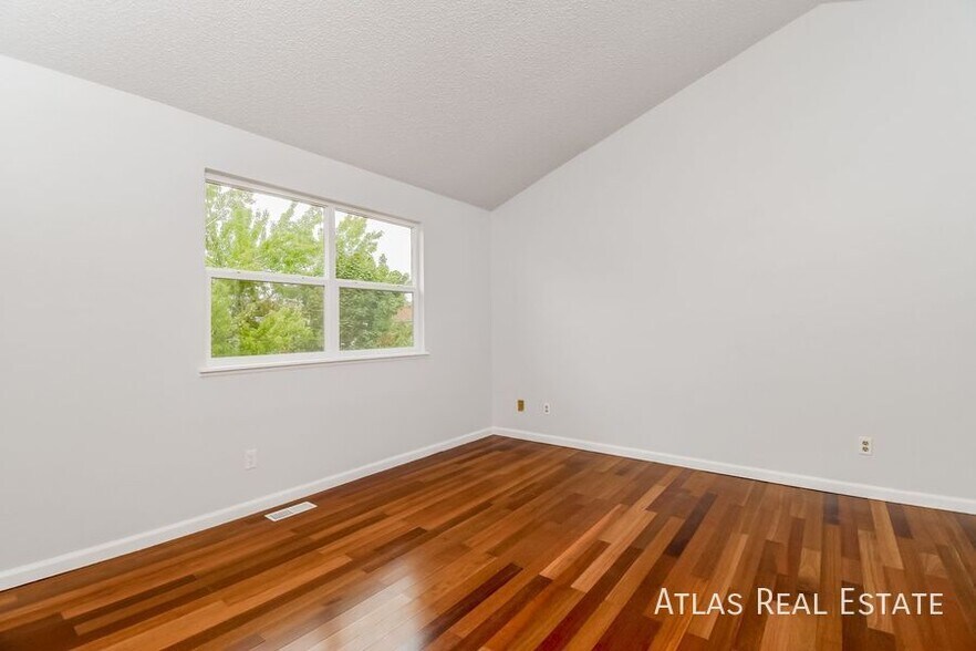 Building Photo - 8560 Ilex Dr