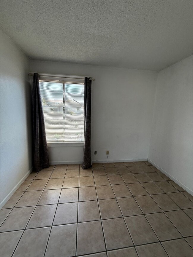 Building Photo - Orcutt Single Story Knollwood Terrace Condo with Attached One Car Garage