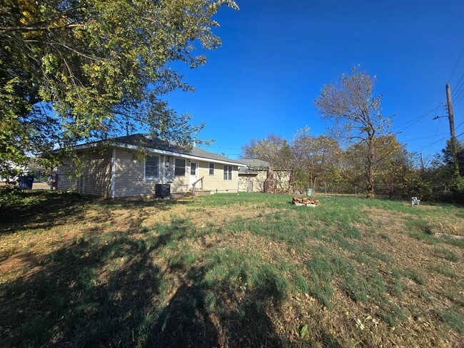 Building Photo - 2 bed, 1 bath in Shawnee, OK!